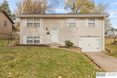 13478 Kingswood Dr, Omaha, NE 68144