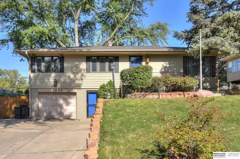 7642 Ontario St, Omaha, NE 68124