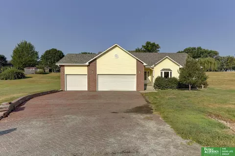 56302 220 St, Glenwood, IA 51534