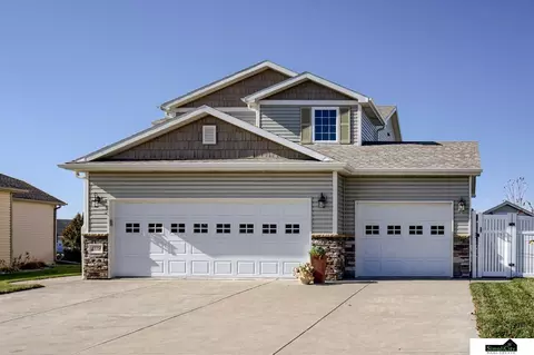 2119 N 2nd St, Seward, NE 68434