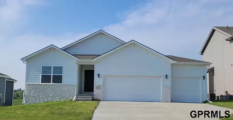 6303 Clear Creek St, Papillion, NE 68157