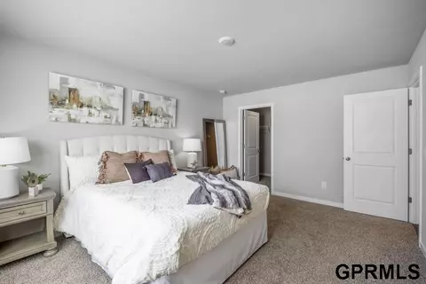 17822 Hampton Dr, Omaha, NE 68136 photo 13