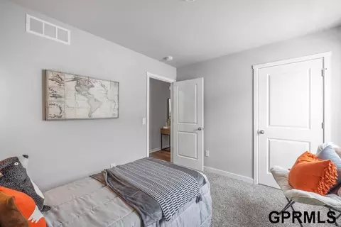 17822 Hampton Dr, Omaha, NE 68136 photo 19
