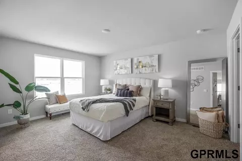 17822 Hampton Dr, Omaha, NE 68136 photo 11