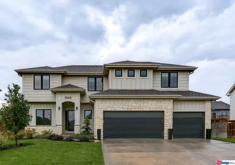 18418 Boyd St, Omaha, NE 68022