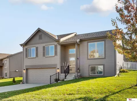 19619 R St, Omaha, NE 68135