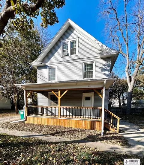 231 N 28 St, Lincoln, NE 68503