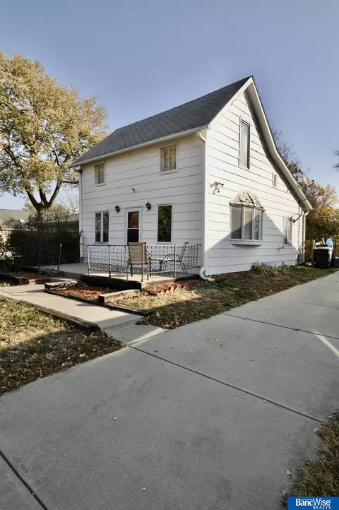 3006 S 11th St, Lincoln, NE 68502