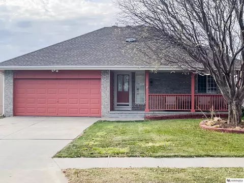 8116 Potter St, Omaha, NE 68122
