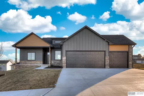 16959 Benjamin St, Bennington, NE 68007
