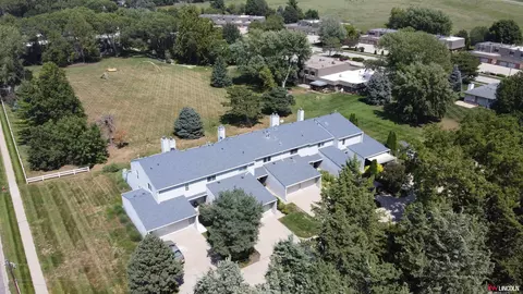 5616 Fairacres Ct, Lincoln, NE 68506