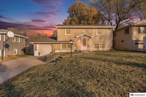 1322 Englewood Dr, Bellevue, NE 68005