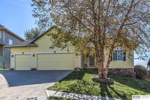 19343 I St, Omaha, NE 68135