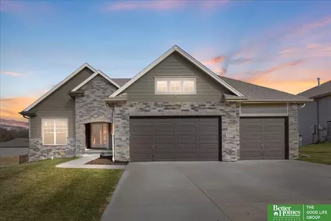 1755 Sycamore St, Council Bluffs, IA 51503