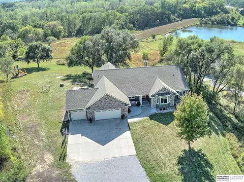 10049 Crystal Lake Dr, Blair, NE 68008