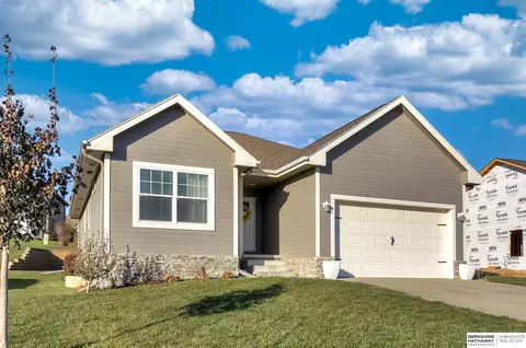516 S 16th St, Fort Calhoun, NE 68023