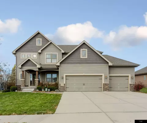 20816 Woolworth Ave, Elkhorn, NE 68022