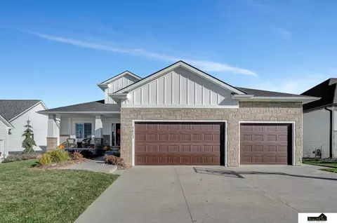 7612 S 66th St, Lincoln, NE 68516