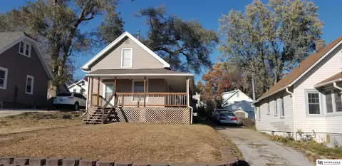 5832 Dorcas St, Omaha, NE 68106