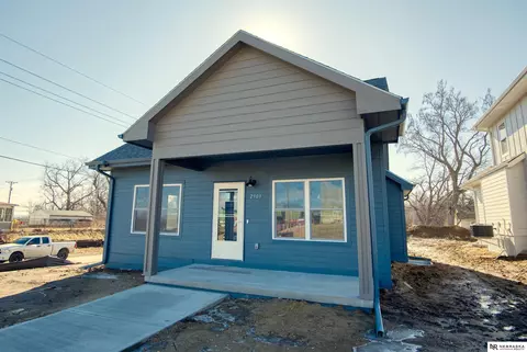 2901 Parker St, Omaha, NE 68111