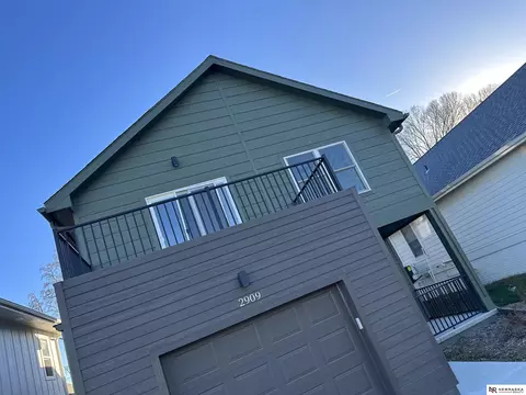 2909 Parker St, Omaha, NE 68111