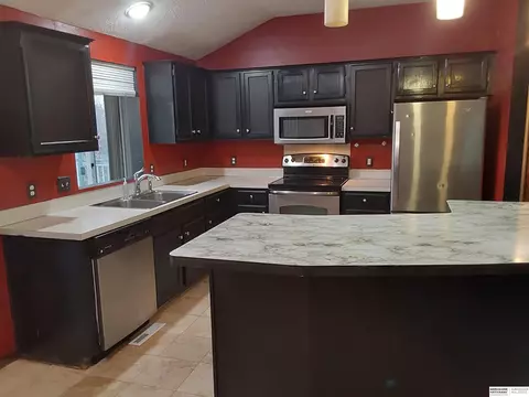 1114 Shawnee Rd, Papillion, NE 68046