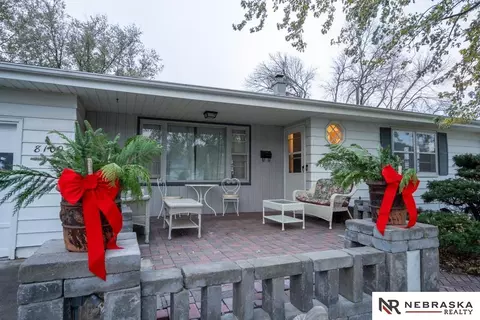 8109 Valley St, Omaha, NE 68124