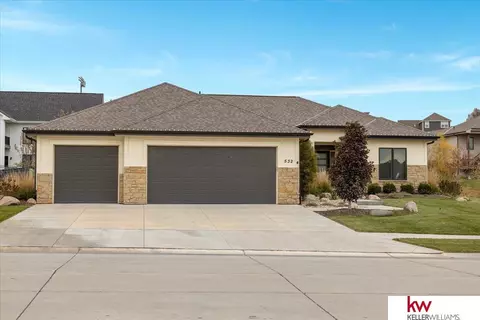 532 Devonshire Dr, Gretna, NE 68028