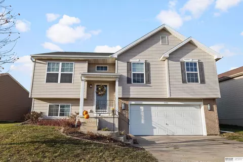 8706 Read St, Omaha, NE 68122