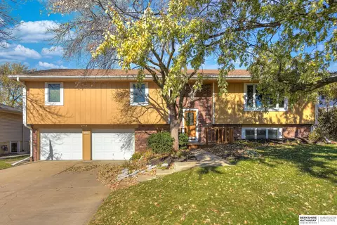 4902 Giles Rd, Omaha, NE 68157