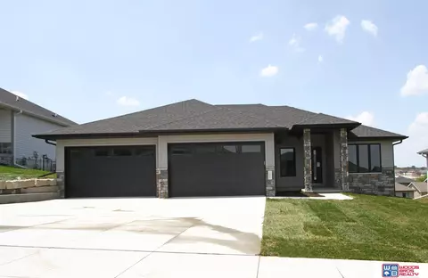 1023 N 106th St, Lincoln, NE 68527