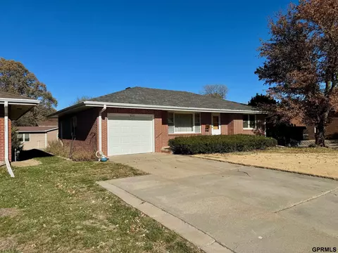 840 E 16th St, Crete, NE 68333