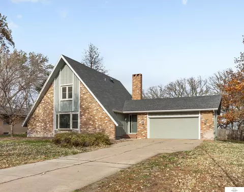 2830 Douglas Dr, Fremont, NE 68025