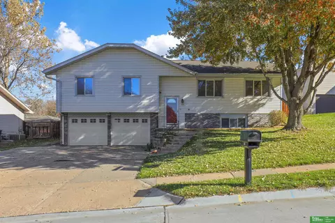 705 S 153rd Cir, Omaha, NE 68154