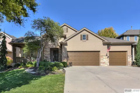 18416 Dewey Ave, Elkhorn, NE 68022