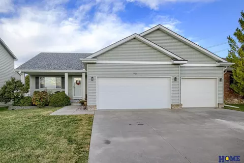 7701 Kentwell Ln, Lincoln, NE 68516