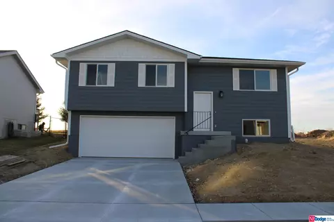 2253 NW 57th St, Lincoln, NE 68524