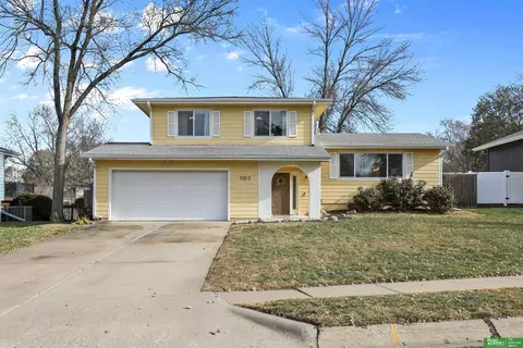 1107 Rousseau Ct, Papillion, NE 68046