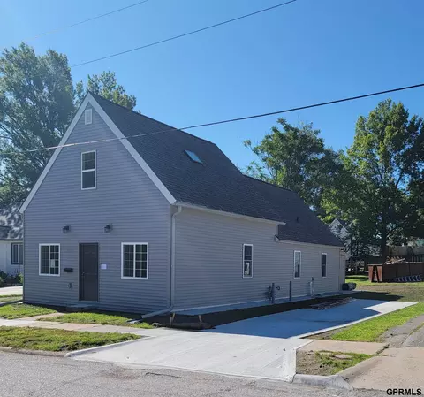 3927 J St, Omaha, NE 68107