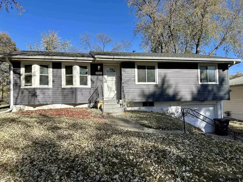 9124 Taylor St, Omaha, NE 68134