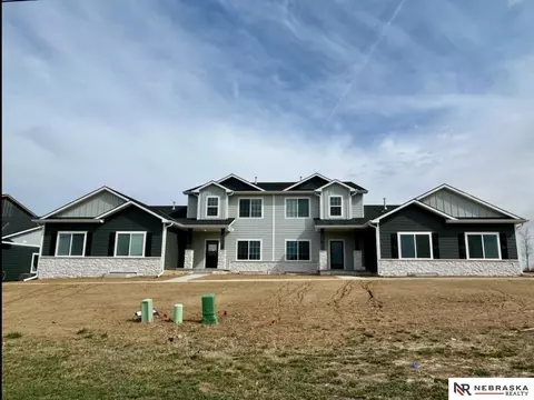 12866 S 47 Plz, Papillion, NE 68133