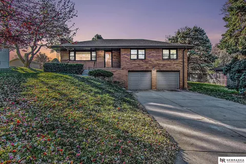 8541 Meredith Ave, Omaha, NE 68134
