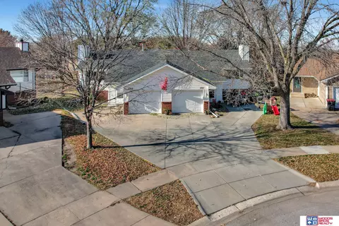 3707-3709 Clover Cir, Lincoln, NE 68516