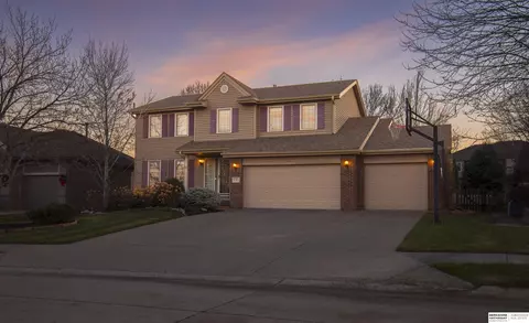 17303 J St, Omaha, NE 68135