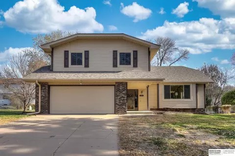 606 Mikelluke Cir, Papillion, NE 68046