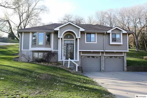 402 N 15th St, Fort Calhoun, NE 68023