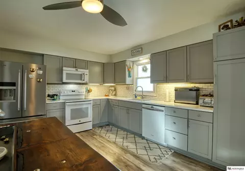 833 N 107th Ave, Omaha, NE 68114