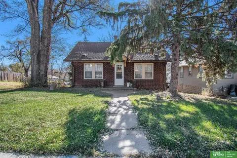 4641 Larimore Ave, Omaha, NE 68104