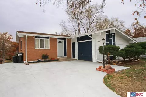 1231 Carlos Dr, Lincoln, NE 68505