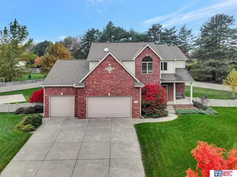 1811 Davenport Cir, Lincoln, NE 68512